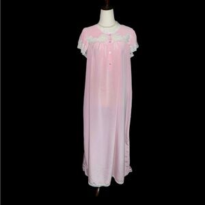 Eve Stillman ~ Women’s Medium ~ Vintage (1960’s) ~ Pink ~ Nylon ~ Nightgown